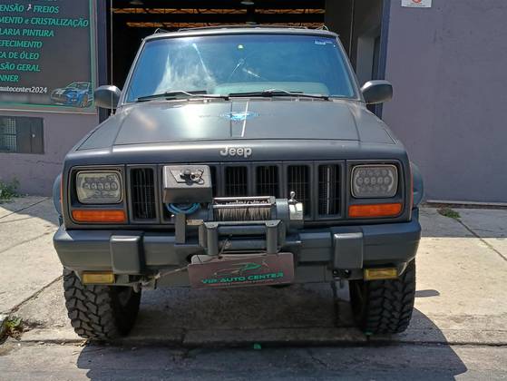 JEEP CHEROKEE 4.0 SPORT 4X4 6I 12V GASOLINA 4P AUTOMÁTICO